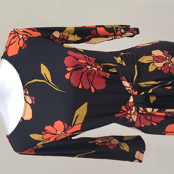 Premise Dresses Floral Dress - Picture 2 of 7